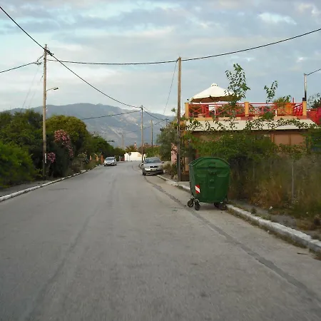 σαραντησ μαρκόπουλος Nyaraló