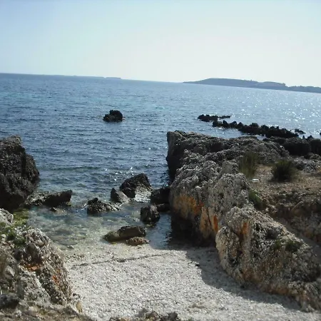 Semesterbostad σαραντησ μαρκόπουλος Lakíthra