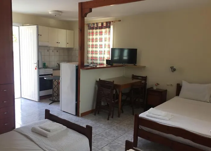 Holiday home σαραντησ μαρκόπουλος Lakithra